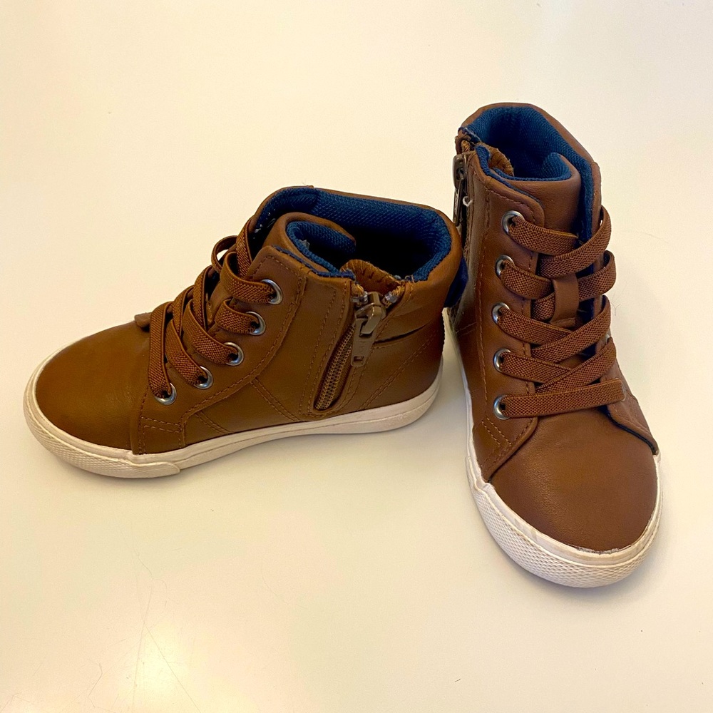 Brown Toddler Boots: Size 8